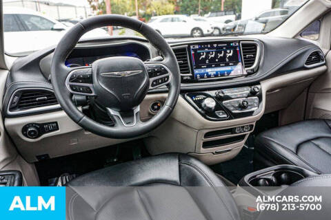 2024 Chrysler Pacifica Plug-In Hybrid Select