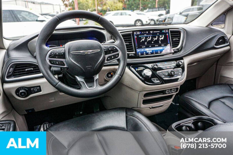 2024 Chrysler Pacifica Plug-In Hybrid Select