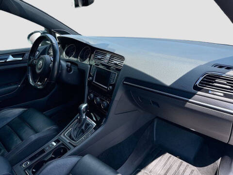 2017 Volkswagen Golf R 4Motion