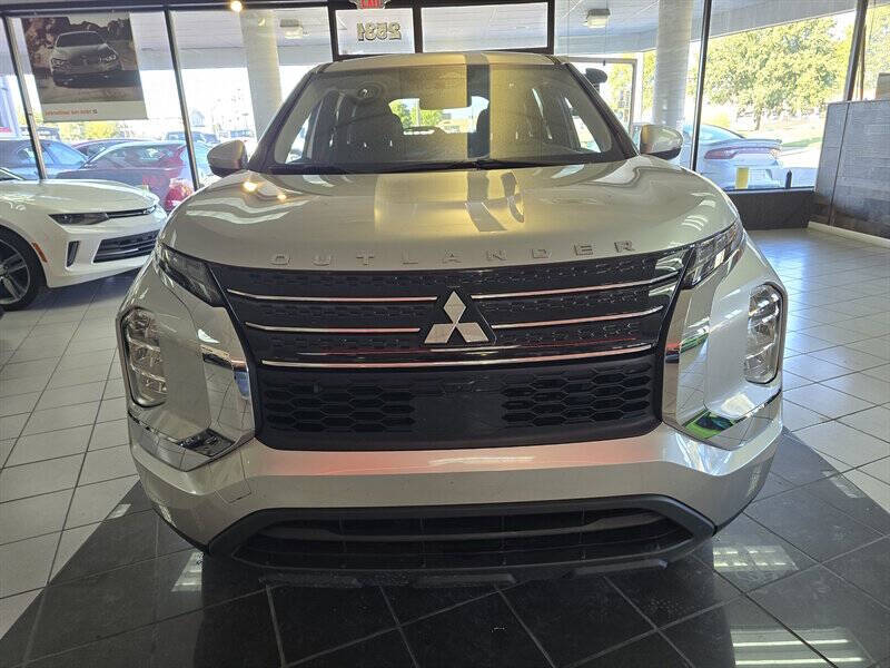 2024 Mitsubishi Outlander ES