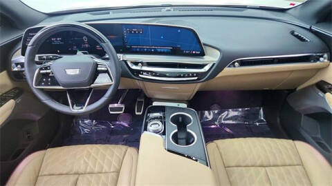 2025 Cadillac LYRIQ Luxury 3