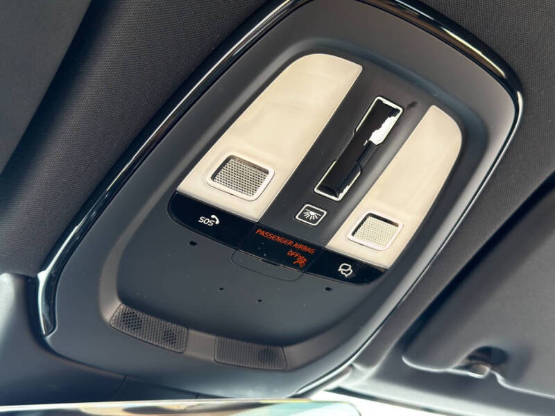 2023 Volvo XC60 B5 Ultimate Bright Theme