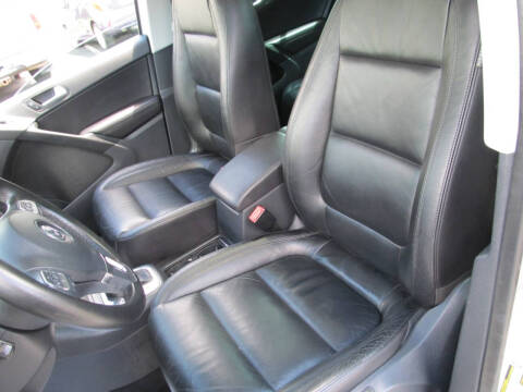 2011 Volkswagen Tiguan SEL 4Motion