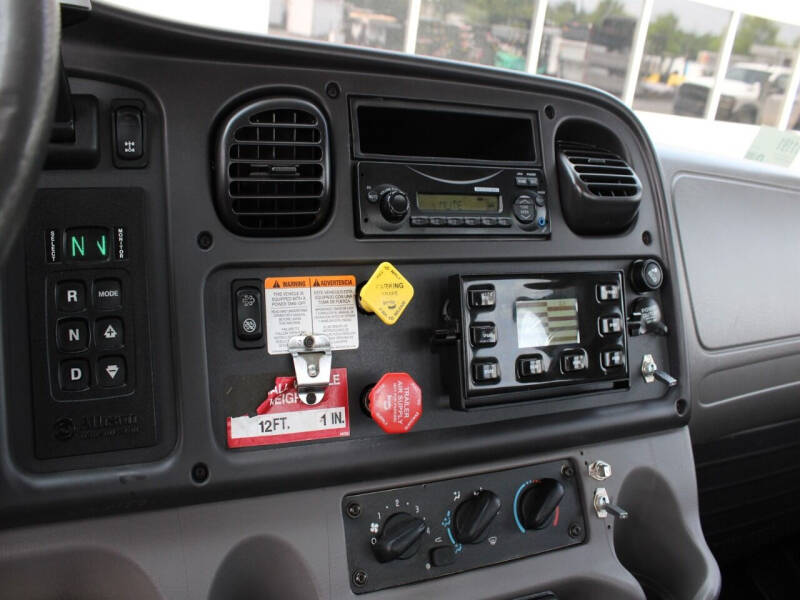 2015 Freightliner M2 106