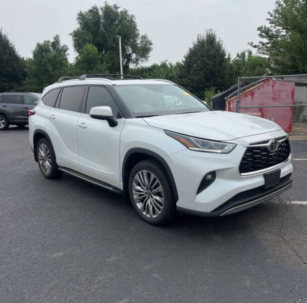 2022 Toyota Highlander Platinum's photo