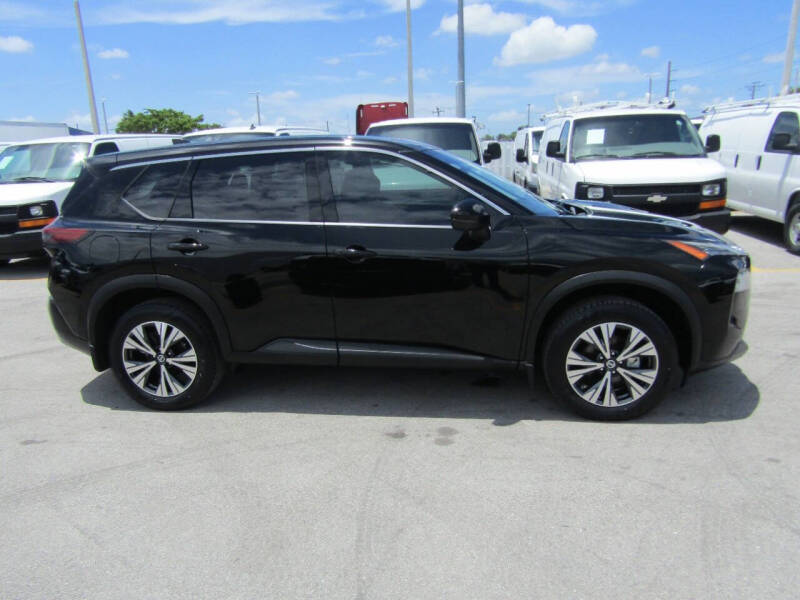 2021 Nissan Rogue SV photo 5