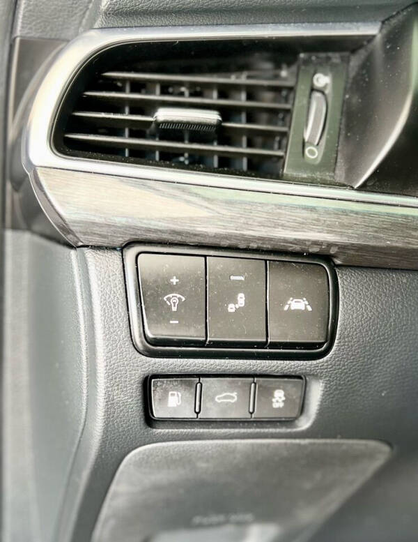 2018 Kia Cadenza Premium