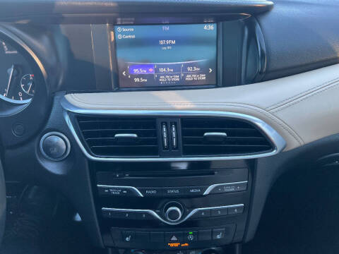 2018 Infiniti QX30 Luxury