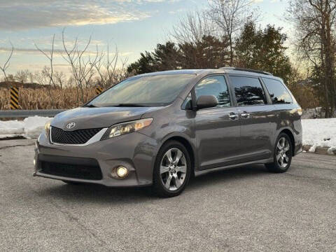2013 Toyota Sienna SE 8-Passenger