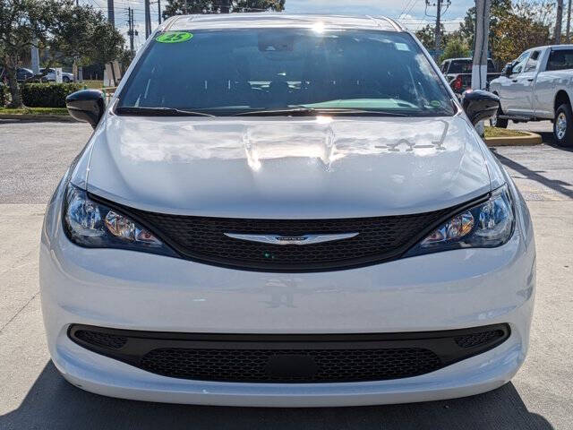 2025 Chrysler Voyager LX