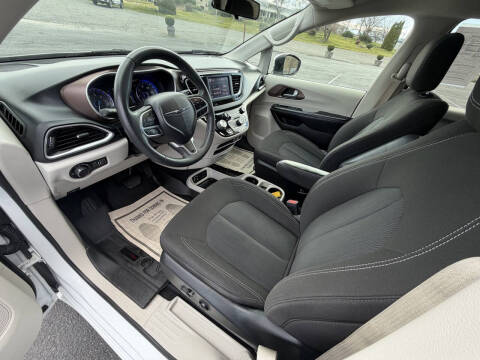 2022 Chrysler Voyager LX