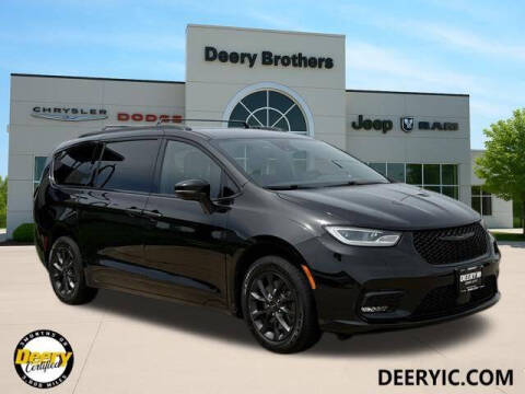 2021 Chrysler Pacifica Touring Photo