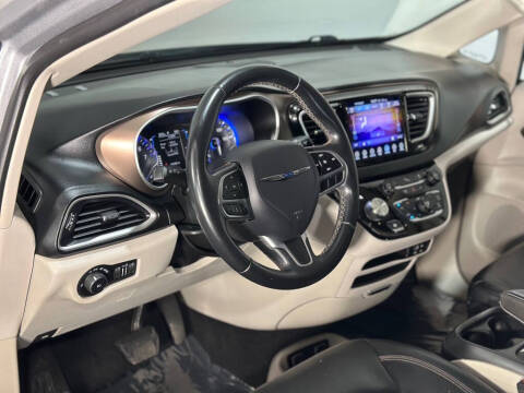 2017 Chrysler Pacifica Touring-L
