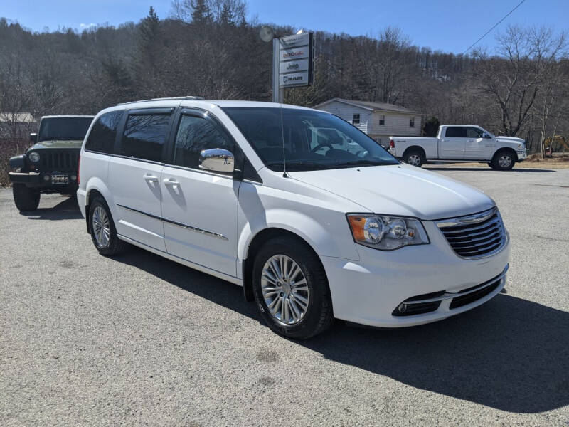 2016 Chrysler Town and Country for sale at KUNTZ MOTOR COMPANY INC in Mahaffey PA