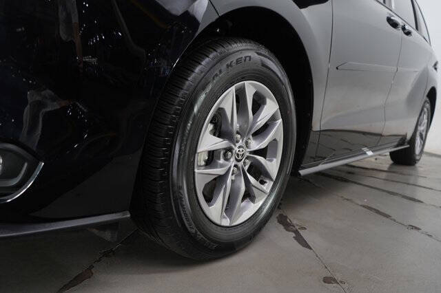 2025 Toyota Sienna XLE 7-Passenger