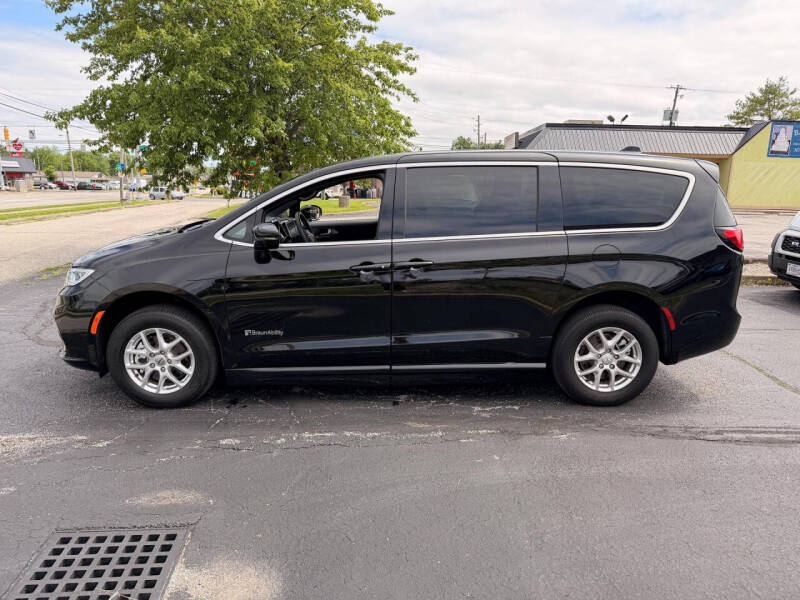 2025 Chrysler Pacifica Select