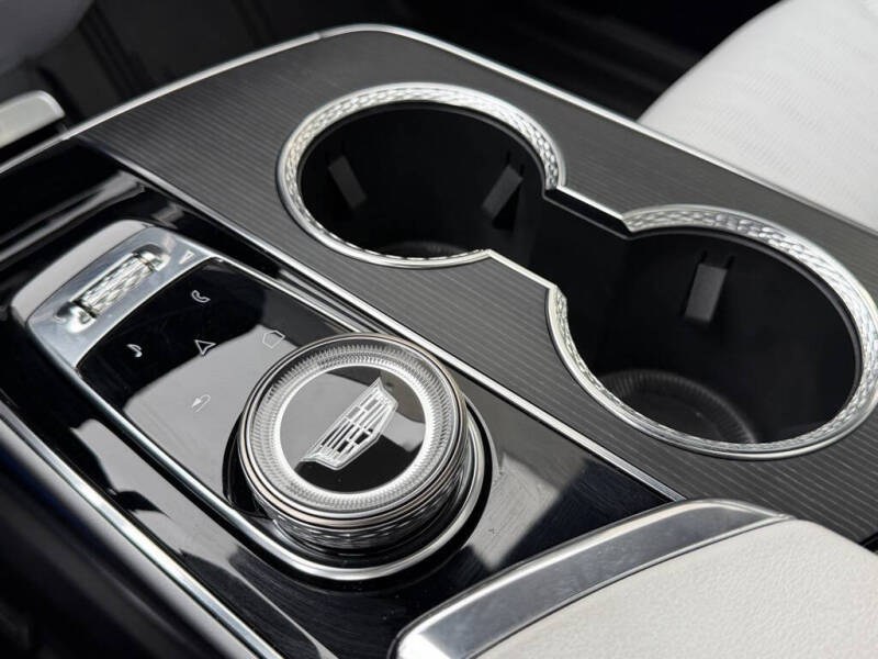 2025 Cadillac LYRIQ Luxury 1