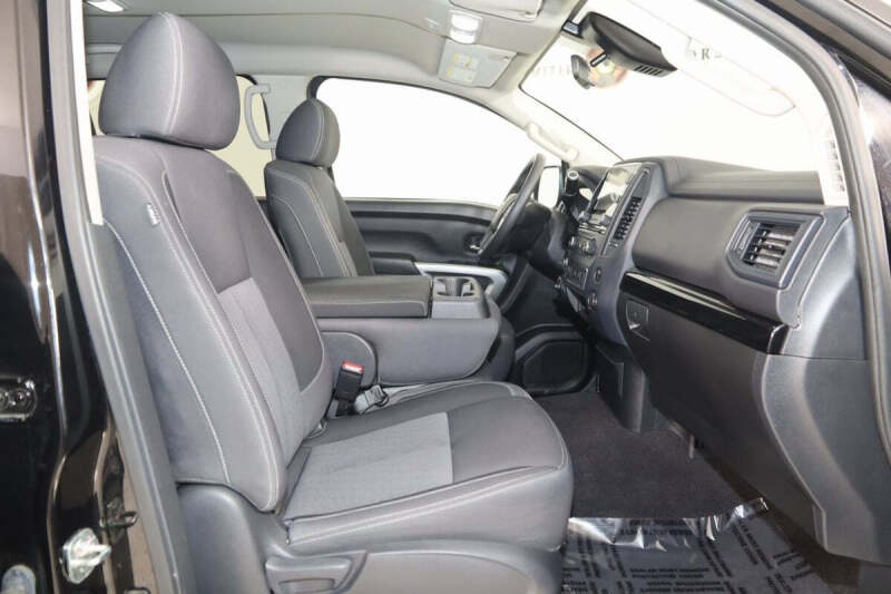 2023 Nissan Titan SV