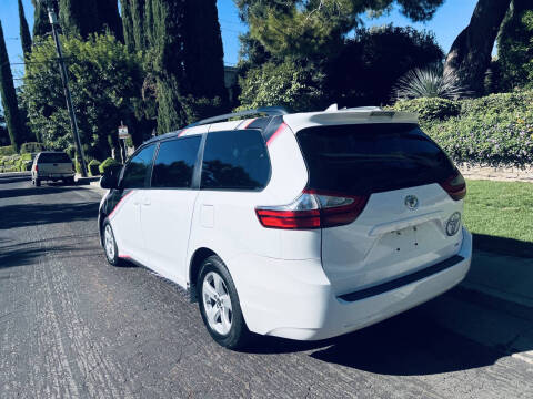 2019 Toyota Sienna LE 8-Passenger