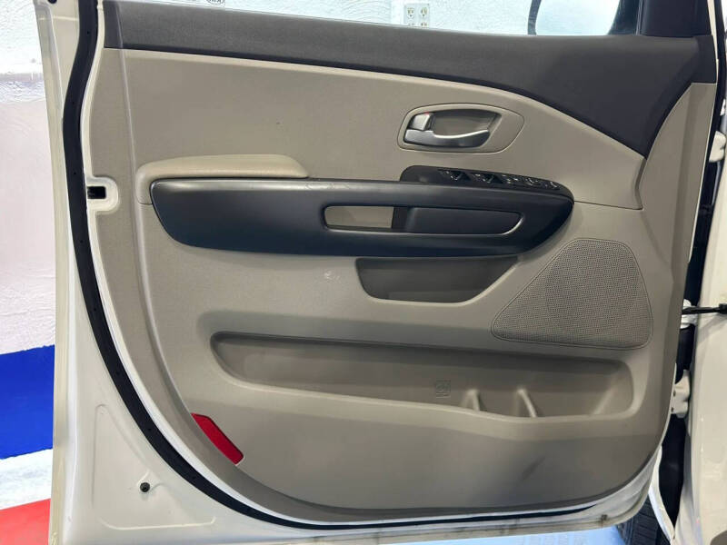2016 Kia Sedona LX