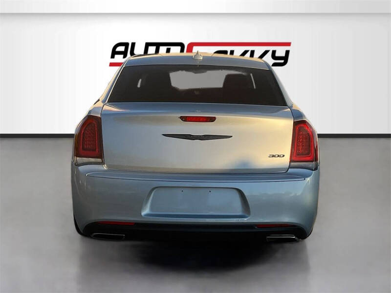 2021 Chrysler 300 Touring