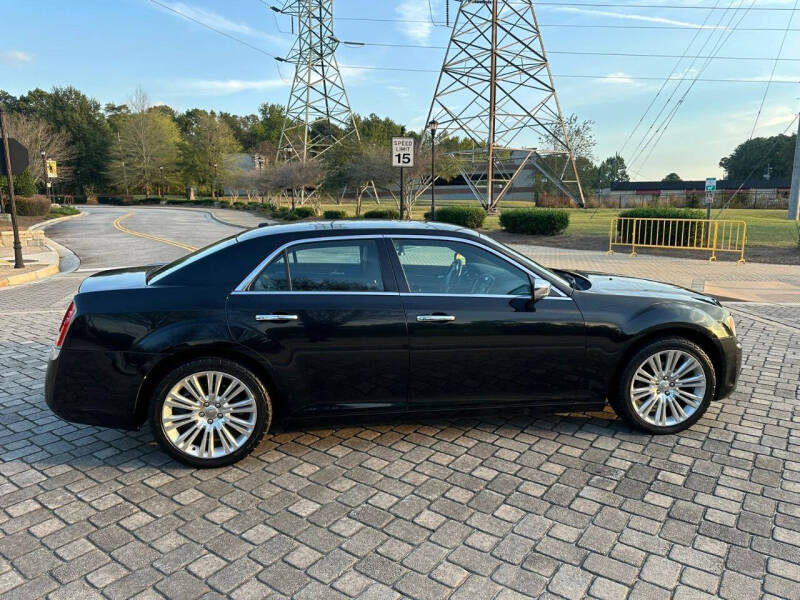 2011 Chrysler 300 null photo 24