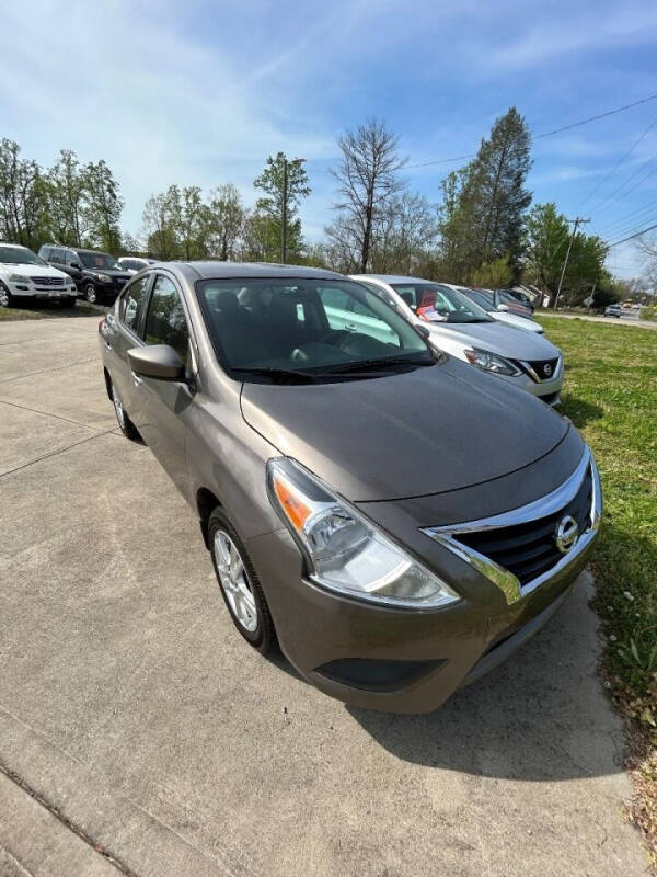 2015 Nissan Versa Sedan SV photo 3