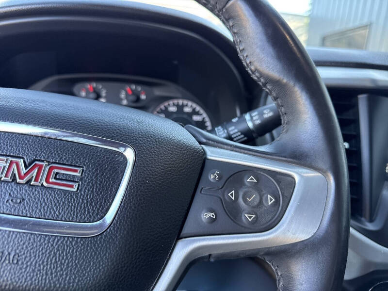 2017 GMC Acadia SLE-2