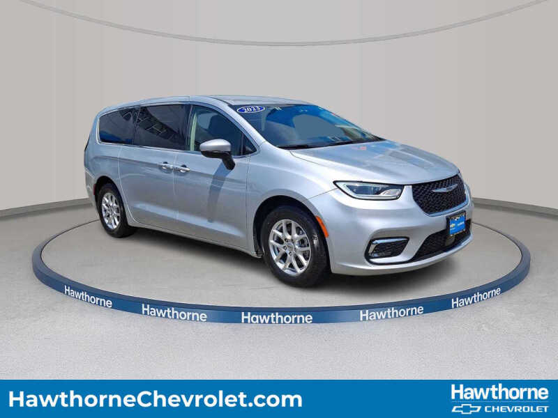 2023 Chrysler Pacifica Touring L