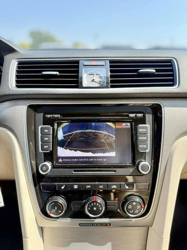 2014 Volkswagen Passat 2.5L SE PZEV