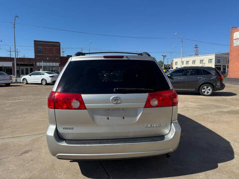 2009 Toyota Sienna LE 7-Passenger
