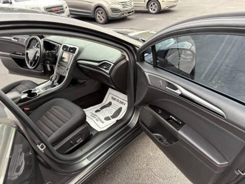 2016 Ford Fusion SE