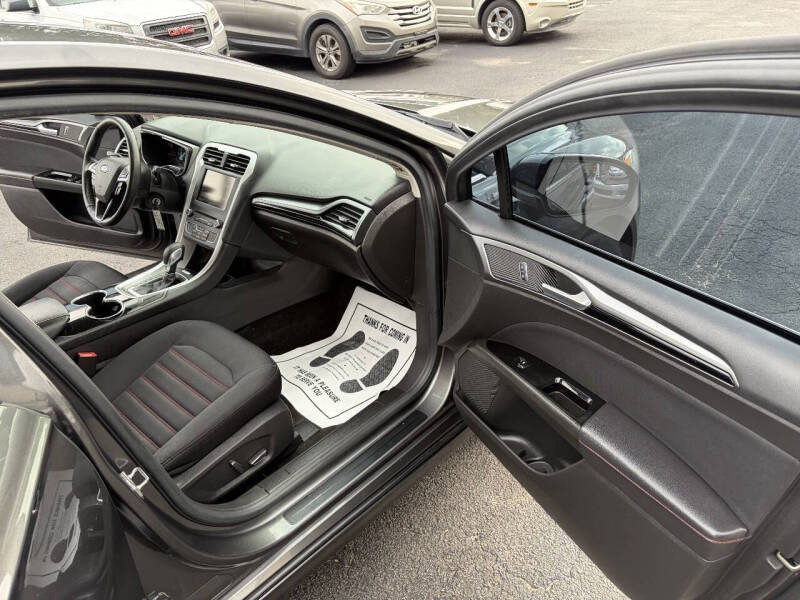 2016 Ford Fusion SE
