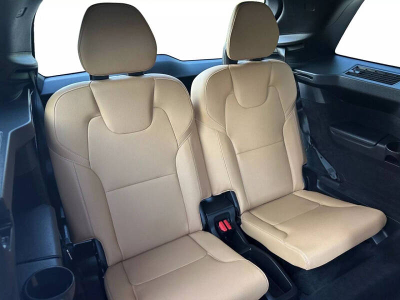 2017 Volvo XC90 T6 Momentum