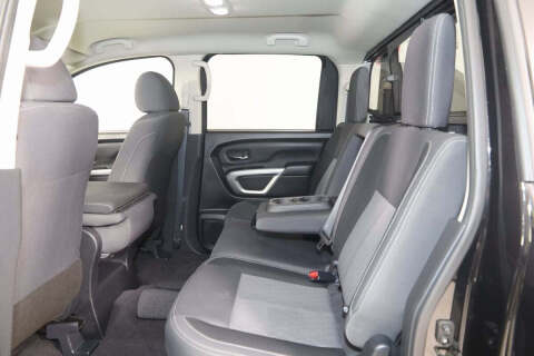 2023 Nissan Titan SV