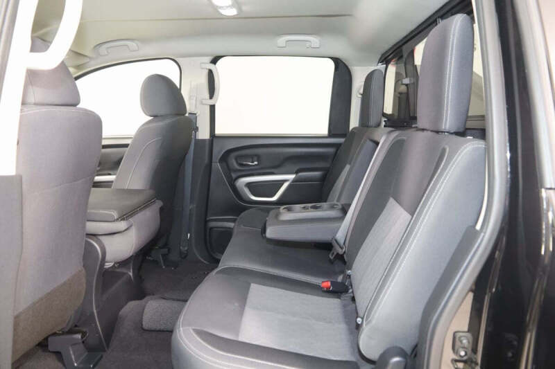 2023 Nissan Titan SV