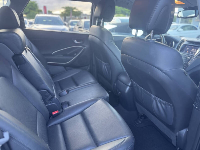 2017 Hyundai Santa Fe SE