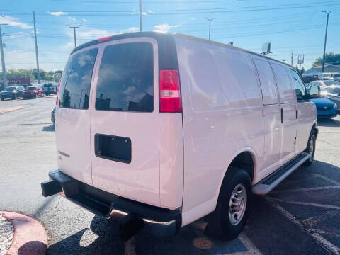 2022 Chevrolet Express 2500