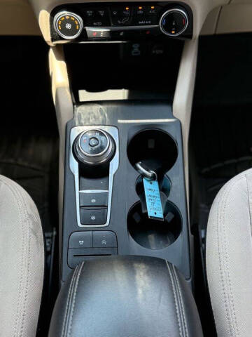 2022 Ford Escape SE