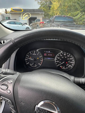 2017 Nissan Pathfinder SL