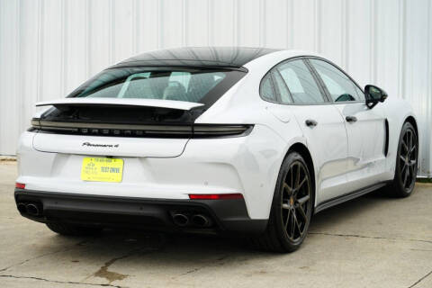 2024 Porsche Panamera 4