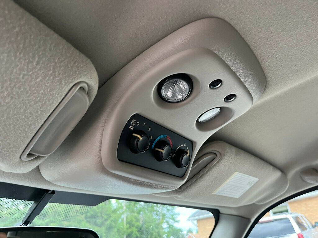 2005 Chevrolet Suburban 26