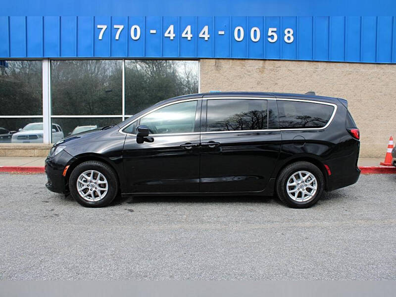 2022 Chrysler Voyager LX