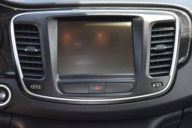 2016 Chrysler 200 C
