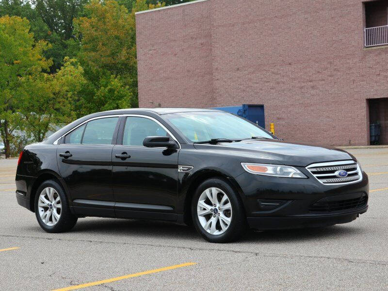 2012 Ford Taurus for sale at NeoClassics in Willoughby OH