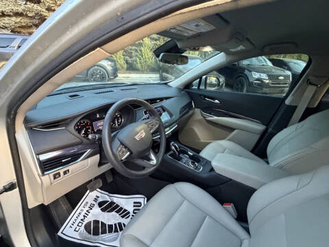 2022 Cadillac XT4 Luxury