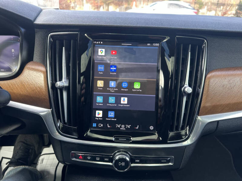 2022 Volvo S90 B6 Momentum