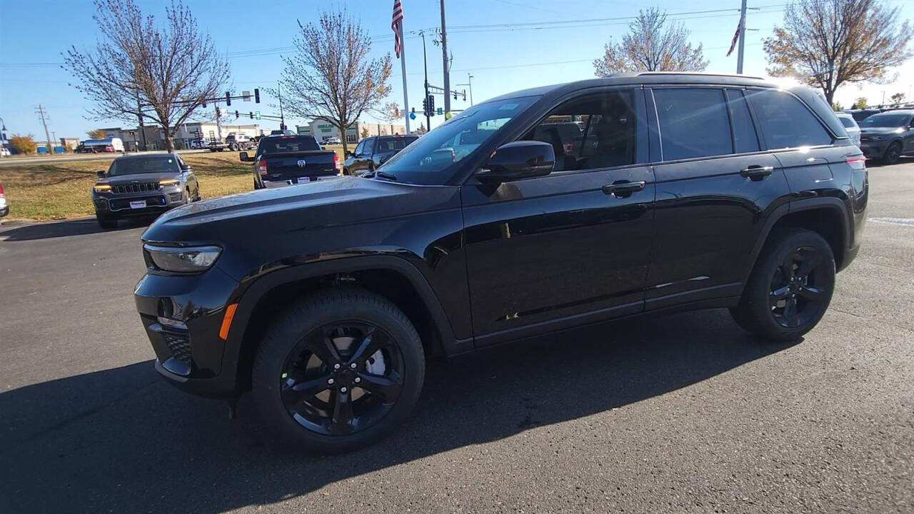 2025 Jeep Grand Cherokee for sale at Victoria Auto Sales in Victoria, MN