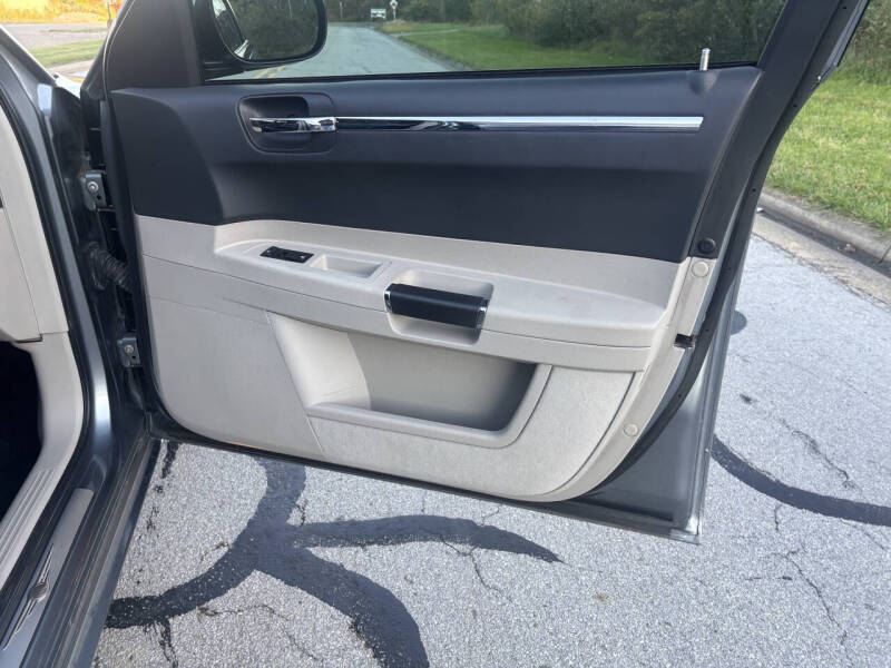 2006 Chrysler 300 SRT-8