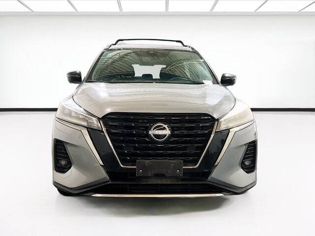 2022 Nissan Kicks SR